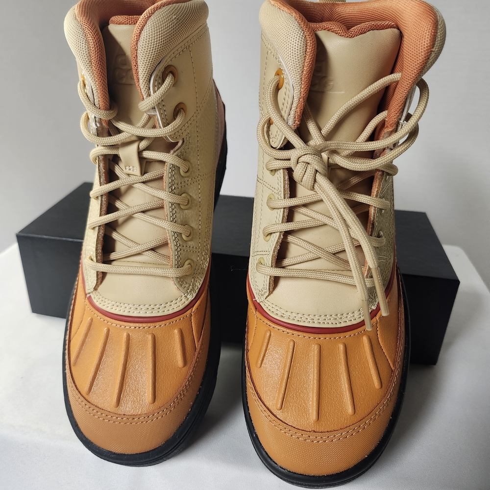 Nike Kids Boots in Beige and Orange